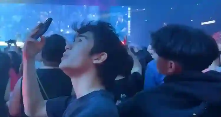演唱会这4天，谢霆锋与儿子越发亲密，张柏芝一反常态，回忆旧事