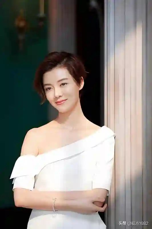 43岁车晓别墅庆生，剩菜饭待客，网友炸锅：是真性情还是抠门？
