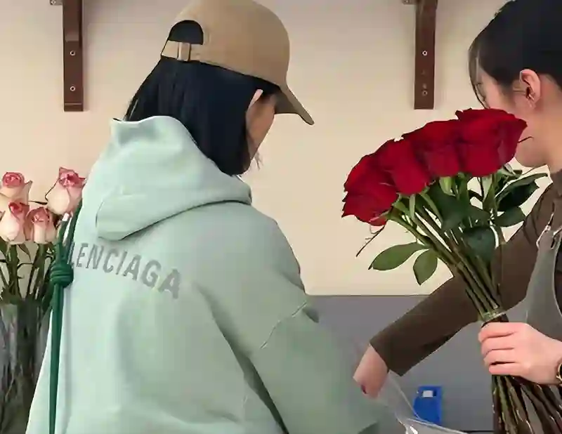 谢娜在演唱会高调撒糖，刘烨车展一脸落寞瘦成纸片人，他后悔了吗