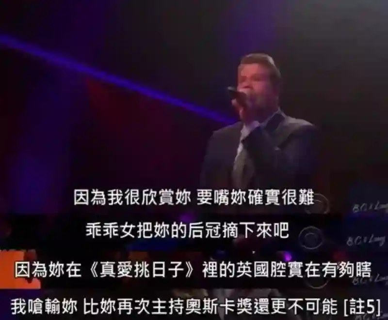 还记得安妮海瑟薇吗，小儿子撞脸《小鬼当家》男主？