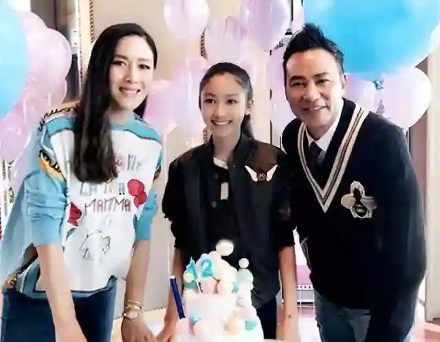 任达华：出道43年0绯闻，为爱丁克，50岁老来得子泪流满面