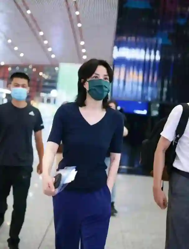 谢霆锋演唱会含泪献唱《玉蝴蝶》，王菲台下泪崩哭到补妆3次