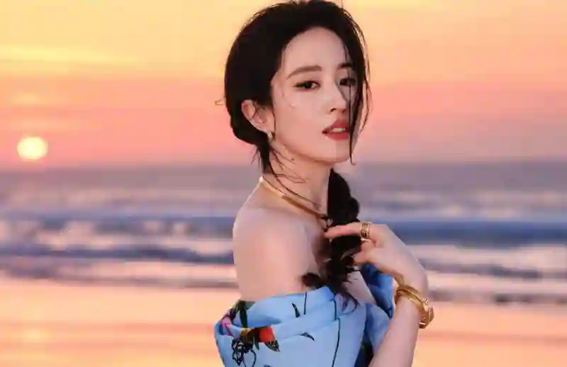 美得堪比刘亦菲，火得胜吴谨言，32岁为何却被全娱乐圈唾弃？