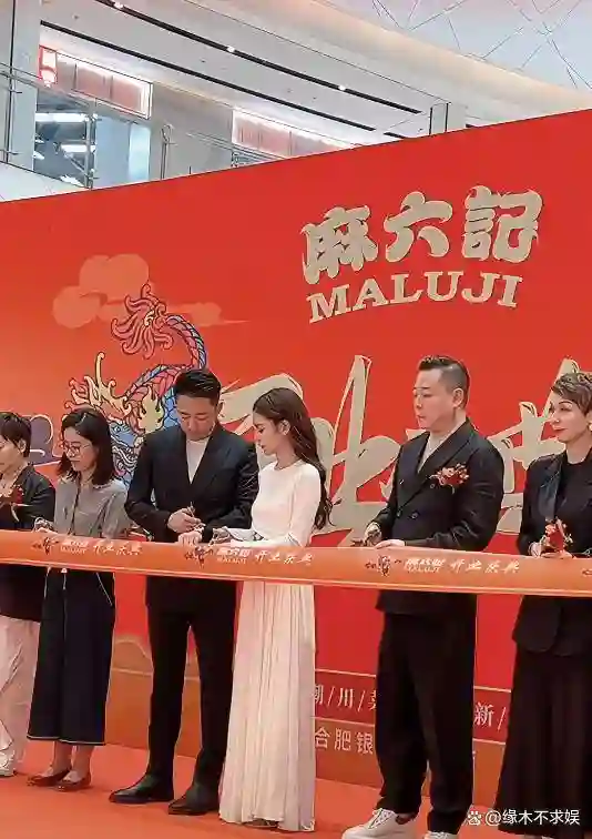马筱梅最新聚会照曝光，一男子身份惹质疑，和绯闻男友被扒新细节！