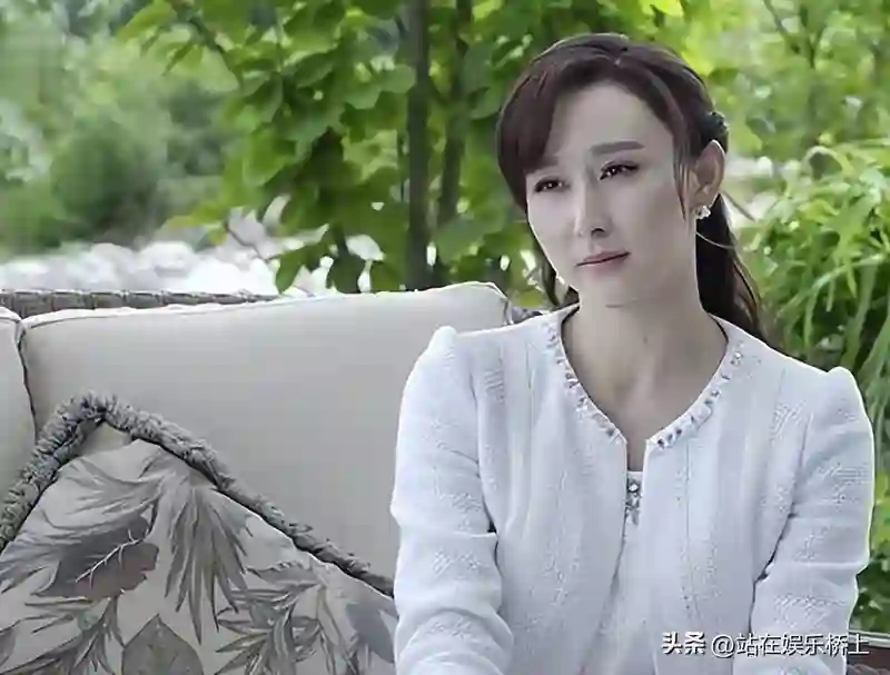 胡静当年肚子上的肉太多，照片太真实，或许是她最想删的！