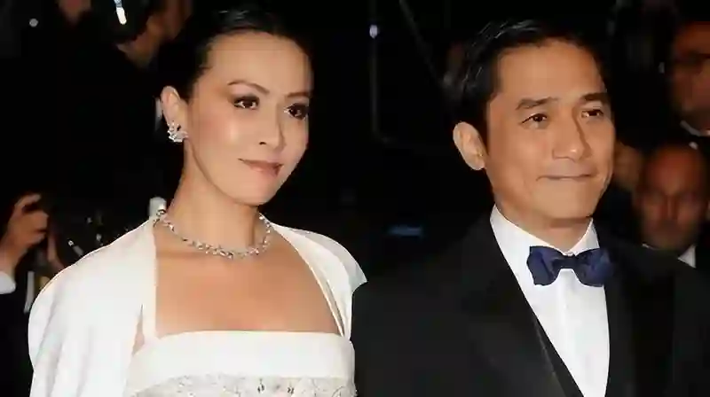 梁朝伟刘嘉玲泰国度假，两人结婚多年恩爱如初，刘嘉玲美腿抢镜