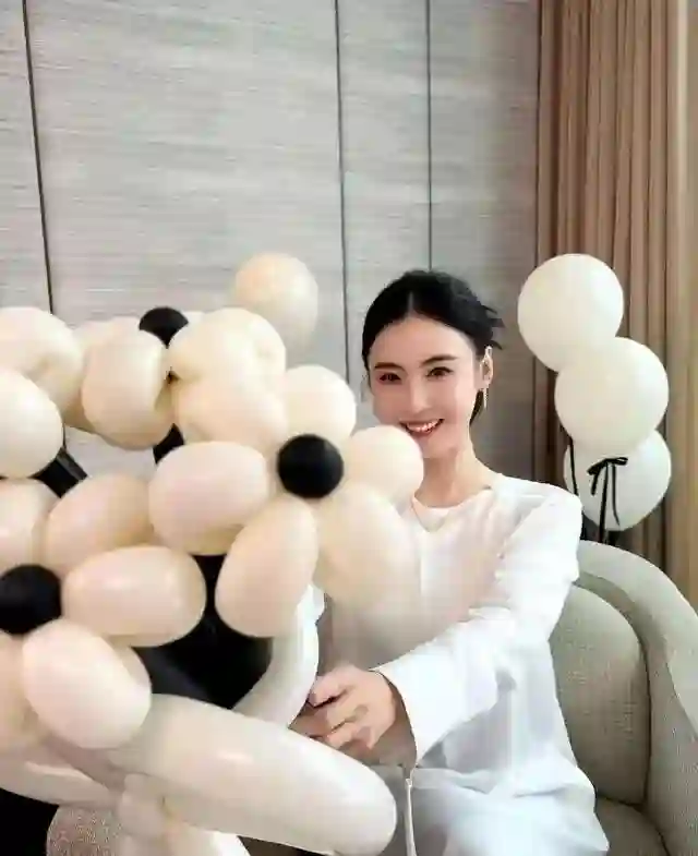 谢霆锋陪王菲恩爱度假，前妻张柏芝的“反击”，是谢霆锋没想到的