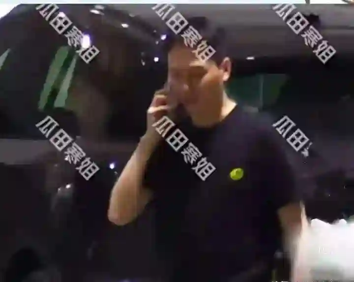 冯绍峰新恋情实锤！带女友和朋友聚餐，女友是网红脸不如赵丽颖