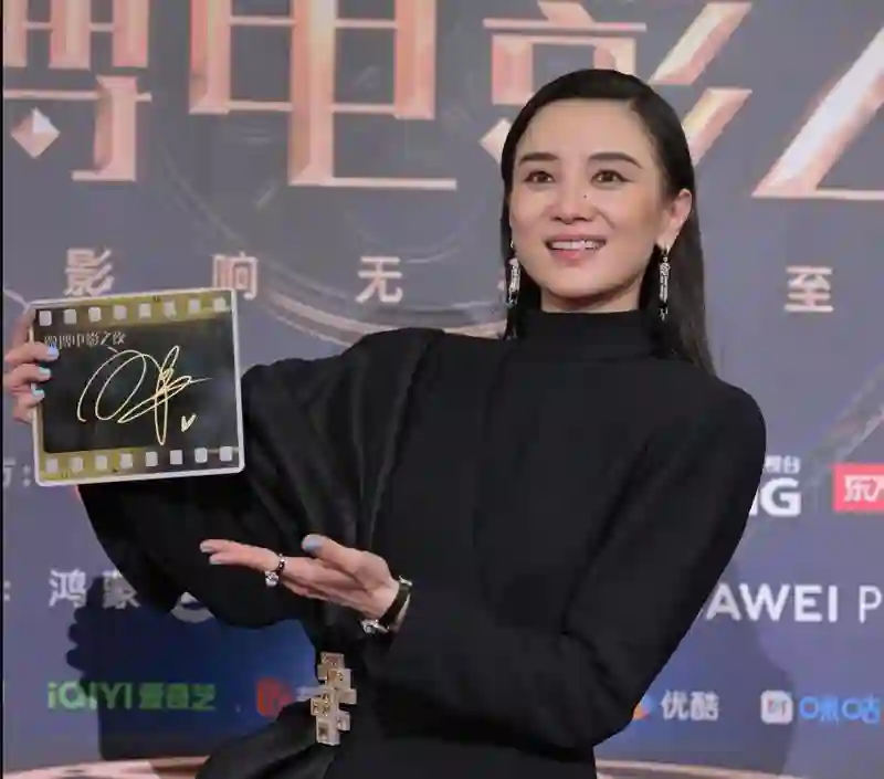同样是“影后”：把李庚希、宋佳、章子怡放在一起，差距就出来了