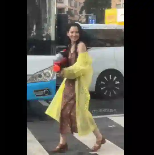 看见森林北湿身照，才明白汪峰五婚挑剔，章子怡彻底败下阵来