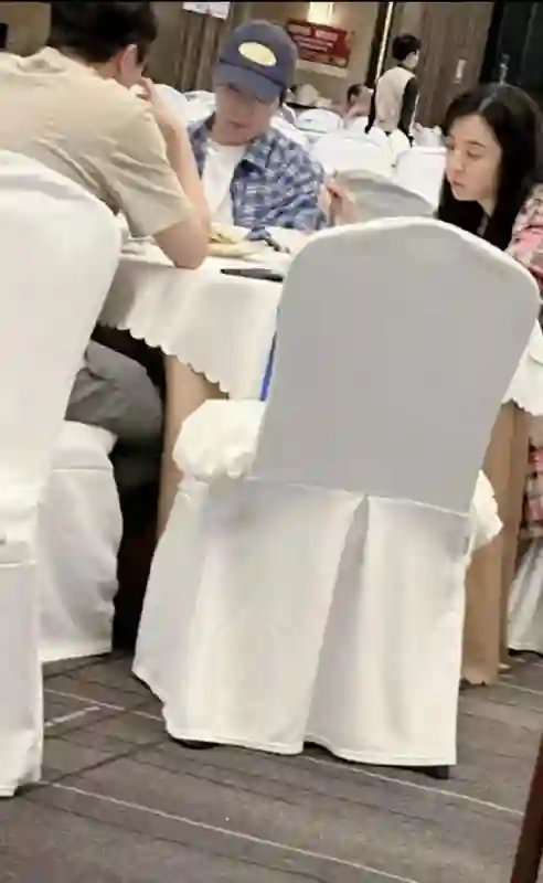 王晓晨来自上戏04级，看到她的同学，才知“只有我不红”的含金量