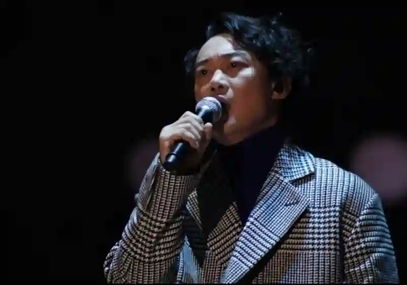 陈奕迅确诊新冠抱憾停止演出，巡回演唱会将延期举行