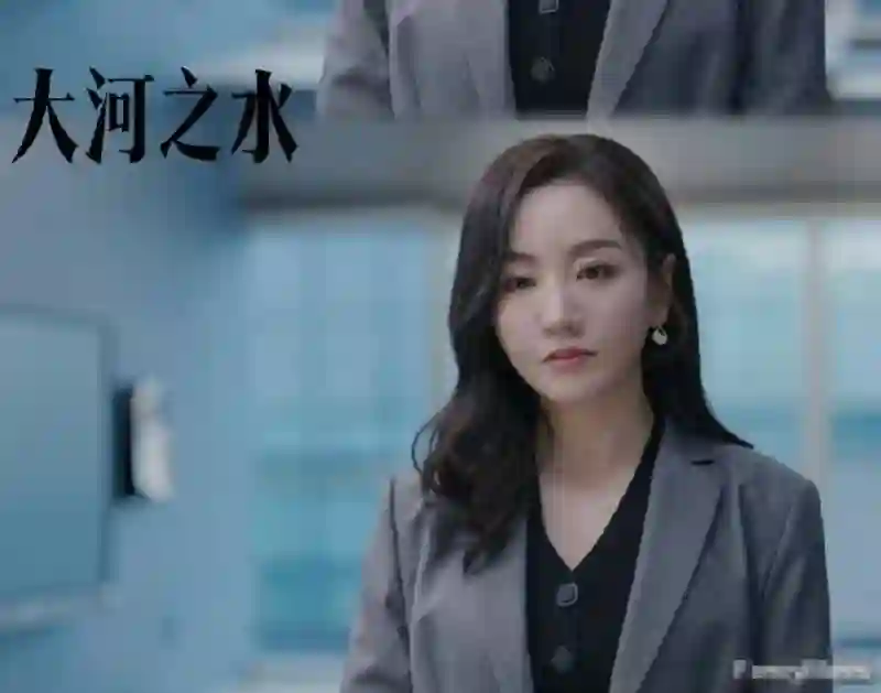 43岁杨蓉与26岁赵露思近照，颜值差距不大，治愈“焦虑症”！