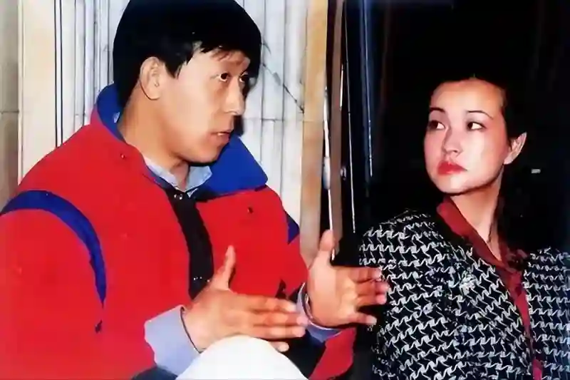 同是姜文的小孩，将法国前妻女儿和周韵儿子放在一起，差距太明显