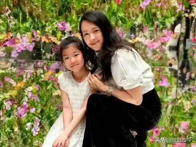 章子怡深夜发文，离婚不到两年，她和汪峰高下立判“胜负已分”