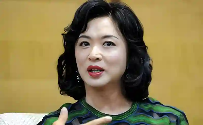 逃到国外半年后，57岁金星近照曝光，这一次大众还能原谅她吗？