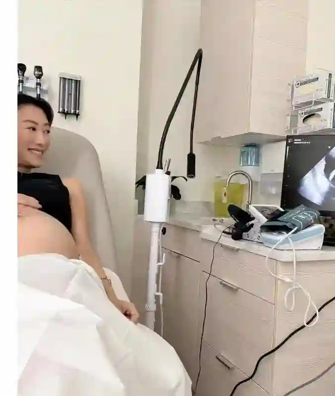 88岁谢贤也没想到，42岁不结婚生俩娃的女儿，终于让他不再操心了