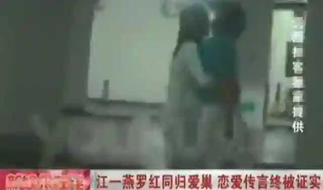 江一燕携夫走红毯，到处认干爹的茶艺大师，如今想靠浪姐“洗白”