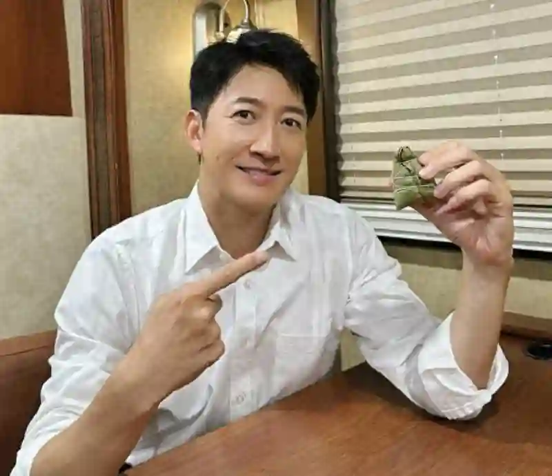 从金牌戏骨到“虚伪背刺咖”，现在才发现，47岁的王阳真下头！