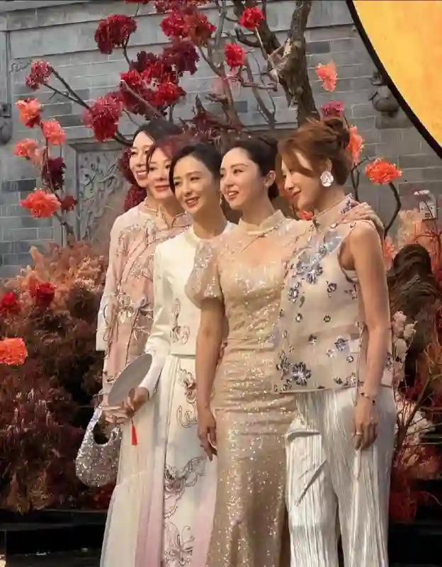 董璇二婚有多不被看好？看好闺蜜佟丽娅的表情就知道