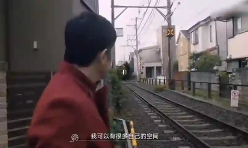 事实证明，与刘嘉玲中日分居的丁克一族梁朝伟，已走上另一条大道