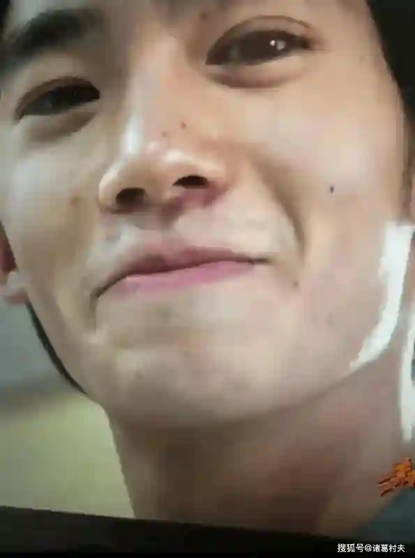 明星明星卸妆后，真人卤蛋忍了、周冬雨大黄牙忍了、萧亚轩鞋拔子脸没忍住