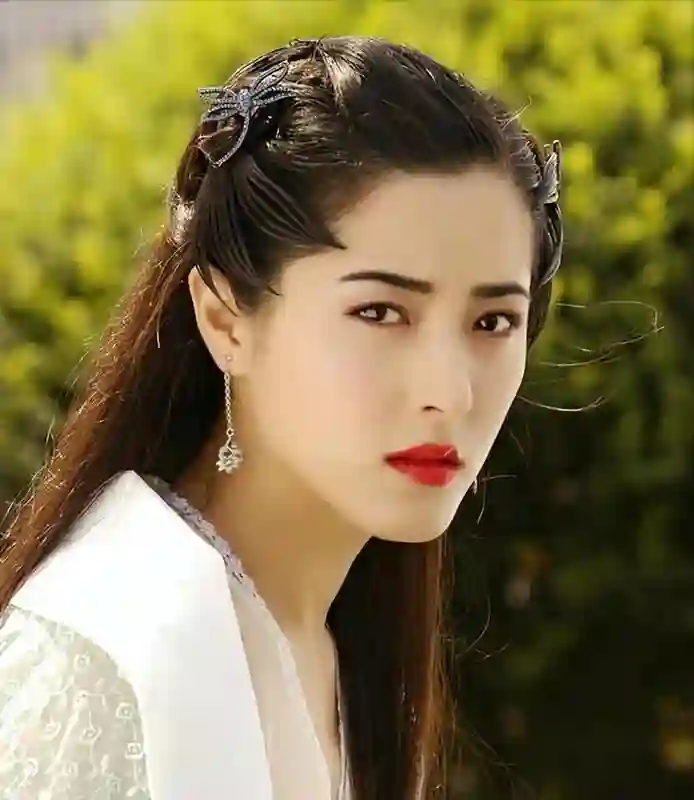 曾黎机场落泪！曾靠美貌“征服”众人,如今为何上演“苦肉计”