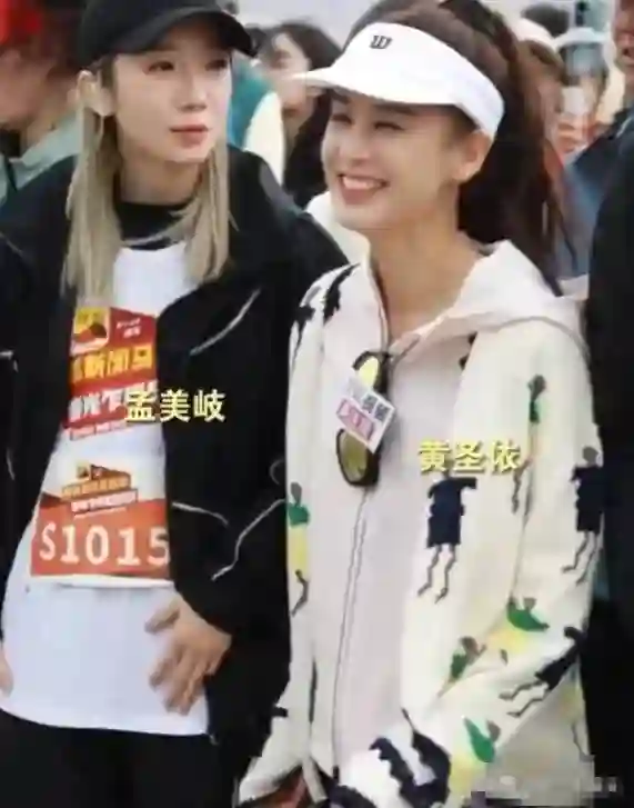 离婚3个月后，黄圣依晒15岁照片，少女期一脸青涩，从小美到大啊