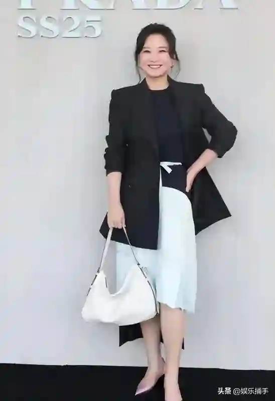 退出春晚，被综艺“开除”，43岁的贾玲终究还是把自己“作没了”