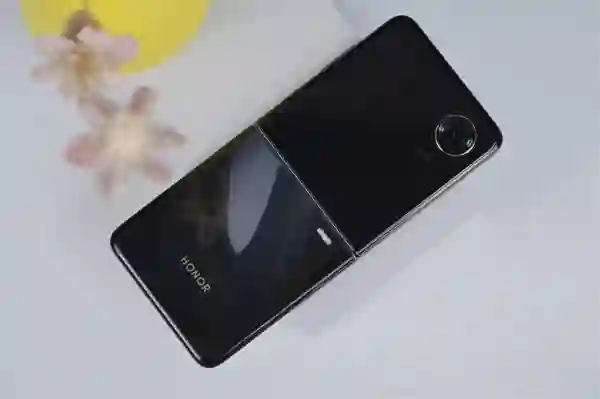 荣耀Magic V Flip2下周预热，2025年电池最大小折叠