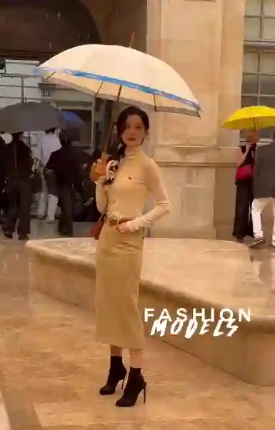 巴黎时装周：刘诗诗美貌满分，秀智甜如初恋，金泰亨朴宝剑互动有爱