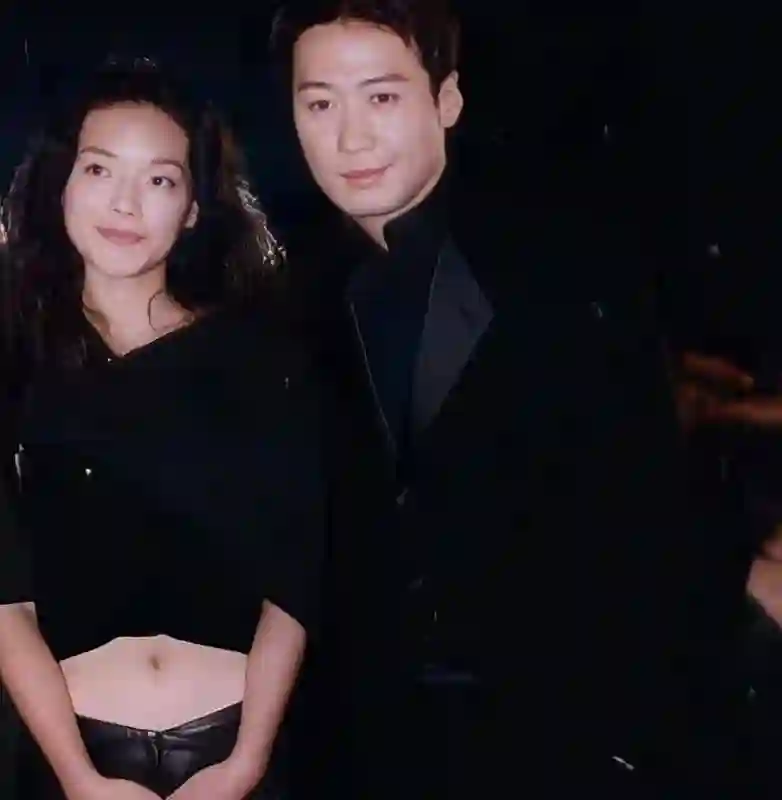 49岁舒淇近照堪比“整容”，嫁给苦等21年的冯德伦，如今她后悔吗