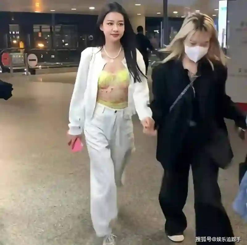 31岁孙怡离婚后放飞自我！奶黄色内搭展现纯欲与甜美，尽显高颜值