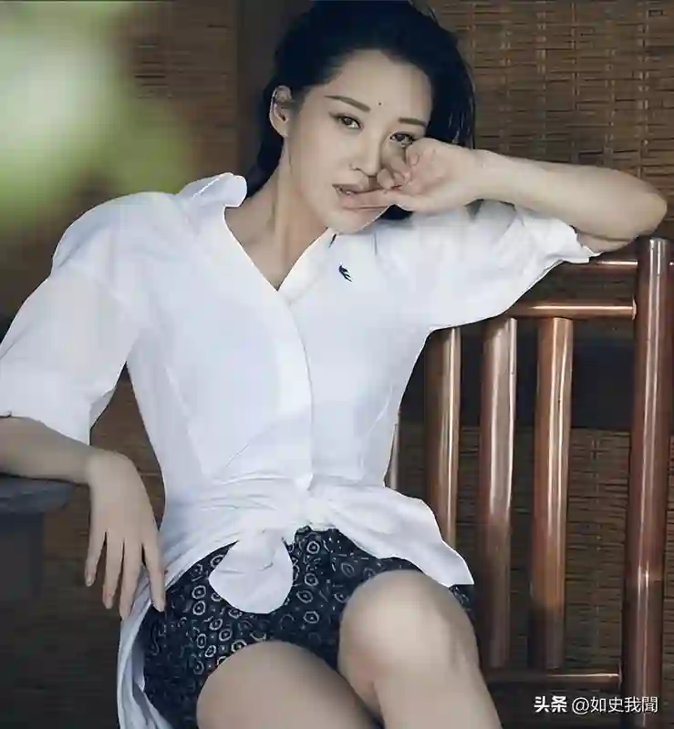 她一生 “风流成性、老少通吃”，撩汉无数，现如今56岁却依旧单身