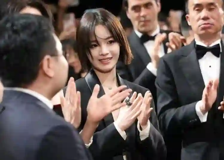 戛纳第七天：舒淇美的出众，林志玲面露凶相，李庚希咋长这样了