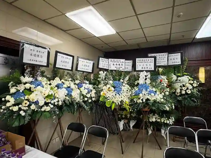 唐佳雪妮夫妻灵堂一片花海，黄宗泽黎耀祥汪明荃等人现身送别，两人遗愿曝光