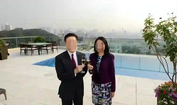 郭嘉文开美甲店生意火爆，在维港豪宅内宴请宾客，李泽楷未现身