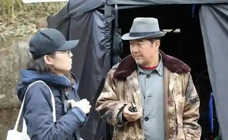 对赌协议成为“催命符”，冯小刚赔了1.68亿，28岁女星被逼自杀！