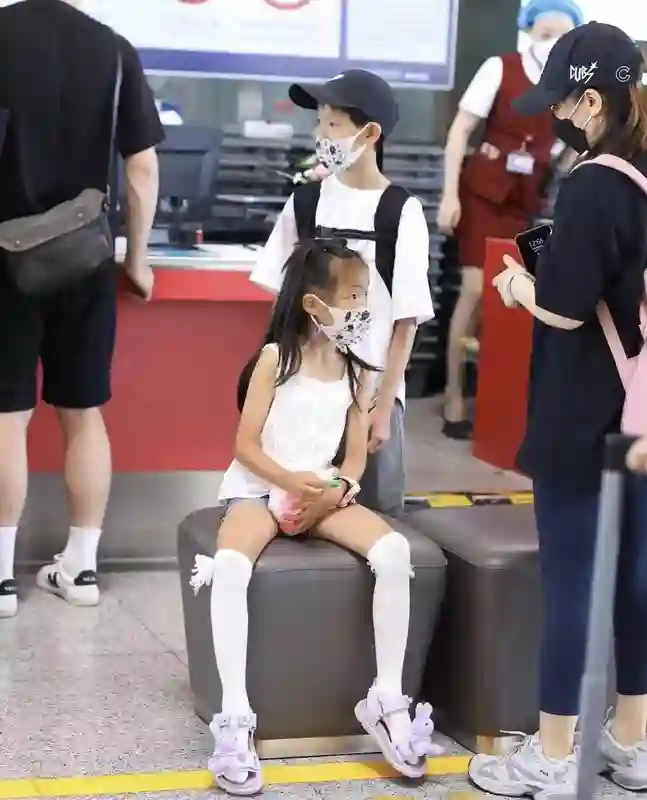 还记得姚晨的女儿小茉莉吗，腿也太长了吧