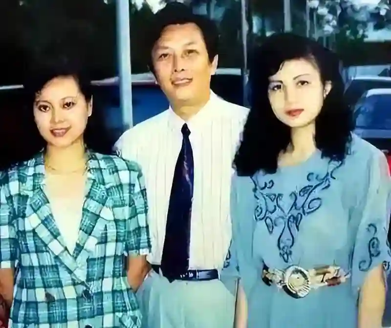 历经三十五载，73岁唐国强终于迎来报应，原配孙涛得以安息