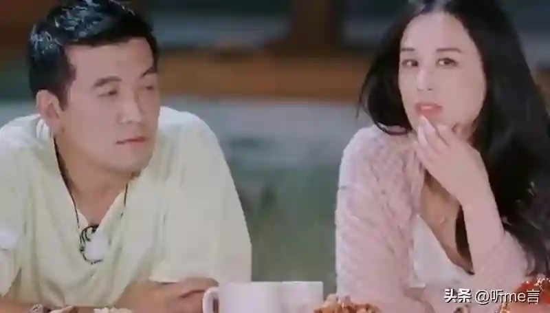 比黄圣依还能演？离婚6月天天卑微伏低，贾乃亮撕碎他最后体面