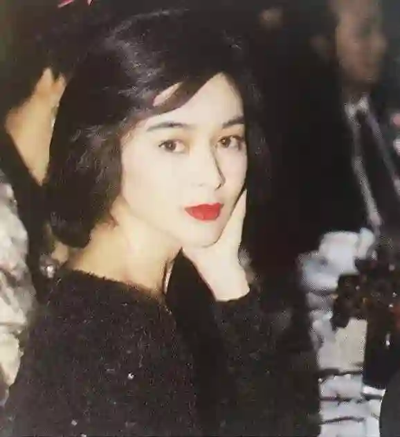 关之琳与刘嘉玲5次“宫斗”，叱咤情场30年，关之琳“输了”