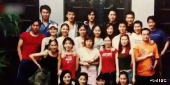 她错过靳东，转身嫁给父亲看中的女婿，如今45岁被婆家宠成公主！