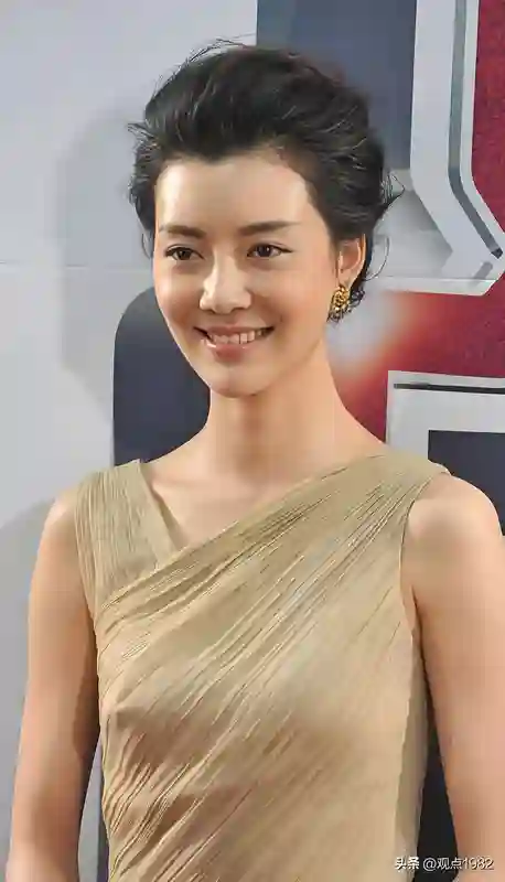 43岁车晓别墅庆生，剩菜饭待客，网友炸锅：是真<em>性情</em>还是抠门？