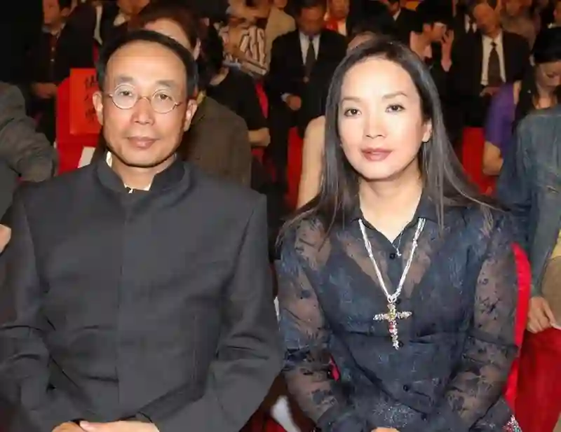 移居海外多年，吕丽萍又犯老毛病，官方亲自出手撕碎她的体面！