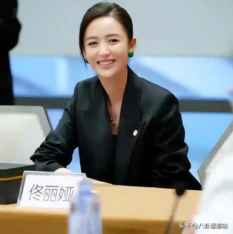 离婚4年，被曝再相信爱情的佟丽娅，终究没给陈思诚留