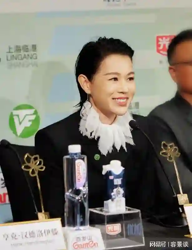 分手13年，胡杏儿再次让世界“刮目相看”，44岁的黄宗泽后悔了吗