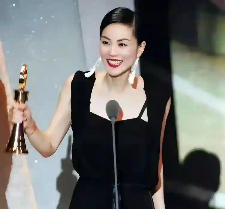 12年后，再看李亚鹏现任妻子海哈金喜，才懂她和王菲谁更“精明”