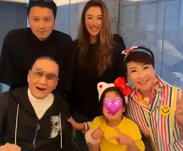 88岁谢贤考虑后事,已交代好陪葬品和遗产,唯独放不下小林青霞母子