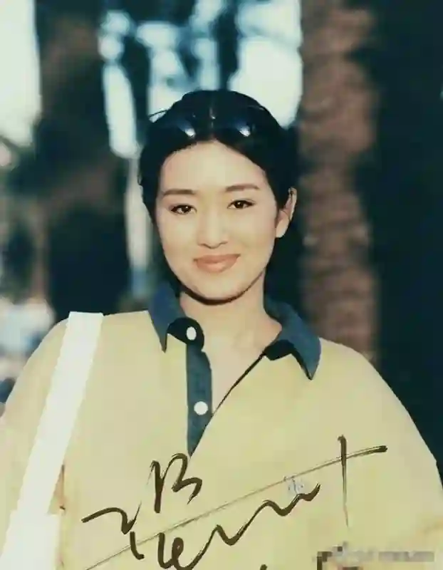 22岁巩俐到底多勾人？看她把张艺谋迷到抛妻弃女的旧照就懂了！